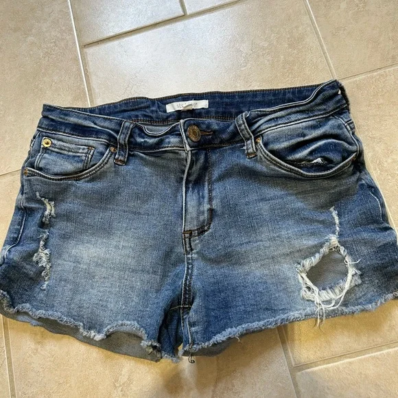 STS Blue Distressed Denim Jean Shorts - Picture 1 of 5